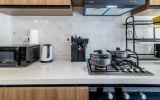 Modern 2 bed Apt in Riverside Westlands Nairobi behind Riverside Square Mall with Gym 5 minutes to CBD with scenic nature and River views situated on the 8th floor - 1