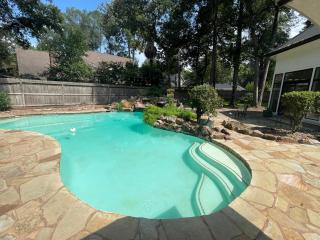 Retreat w Pool in The Woodlands - Spring - 8