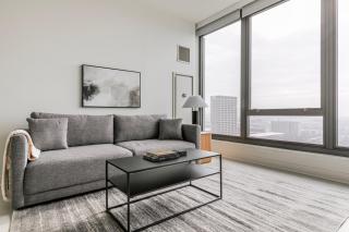 Blueground West Loop pool AC nr Willis CHI-1165 - 0