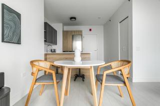 Blueground West Loop pool AC nr Willis CHI-1165 - 5