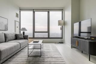 Blueground West Loop pool AC nr Willis CHI-1165 - 7