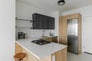 Blueground West Loop pool AC nr Willis CHI-1165 - 4