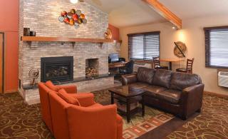 AmericInn by Wyndham Fergus Falls Conference Center - 9