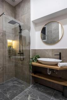 Luxe & Charm Central Grand Suite with 3BEDRM, 3BATHRM - Budapest - 5