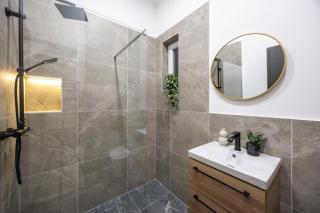 Luxe & Charm Central Grand Suite with 3BEDRM, 3BATHRM - Budapest - 2