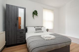 Supersized 6 bedroom Liverpool/Free parking/sleeps 12 - Liverpool - 2