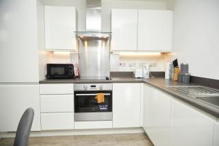 Luxury Ensuite Apartment with shared living room and kitchen - 7