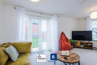 Family 3BR Home Sleeps 6 Parking & 6 Beds - 3