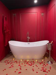 Le boudoir rouge - Loveroom luxueuse pour couples - 0