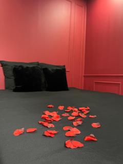 Le boudoir rouge - Loveroom luxueuse pour couples - La Ferté-Gaucher - 6