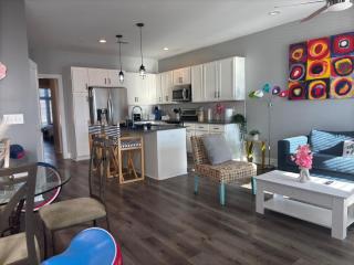 Luxury 2BR Gated Community Pets Parking - Greenville - 6