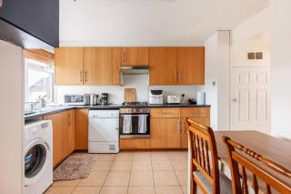 Spacious Home by Lee Valley Rafting Waltham Cross - 3