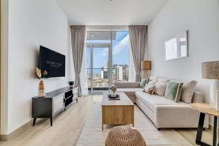 Modern 1BR with Balcony, Pool & Stunning City Views - 8