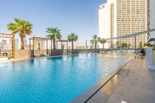 Modern 1BR with Balcony, Pool & Stunning City Views - 6