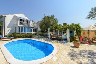 Family Four Bedroom Holiday Home with Pool - Mlini - 8