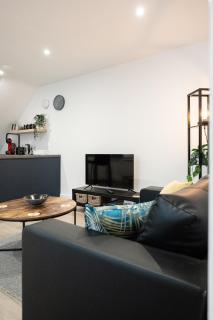 Gorgeous 1 Bed Apartment in Central Cheltenham! - 1