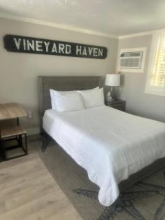 Vineyard Harbor Motel - - 0