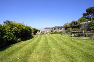 2 Steepfield, Bantham with estuary views - 9