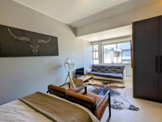 Modern Studio with Balcony in Prime Sea Point - 7