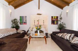 Spacious Four Bedroom Villa With Pool - 6