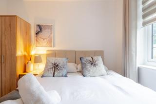 High Trees Place - 2 Bed Ground Floor Flat with free Parking - Whetstone - 3
