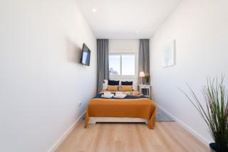 Host Wise - Bright & Spacious Retreat with Balcony - Porto - 6