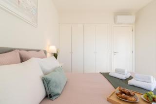 Host Wise - Bright & Spacious Retreat with Balcony - Porto - 3