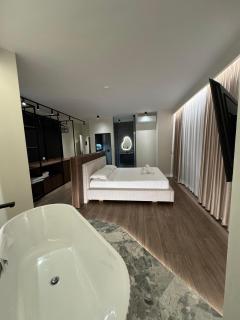 Alcazar Luxury Suites - Vlorë - 8