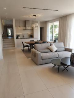 Seaview Luxury Villa Jacuzzi & Pool! 2 Min Beach - 5