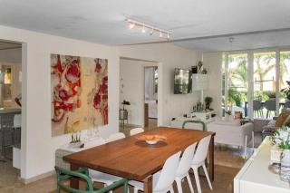 Modern Ground Level, 4 BR condo - Palm-Eagle Beach - 2