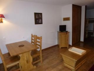 Studio confortable avec balcon, Parking et Wi-Fi inclus - 1er étage, quartier calme à Brides-les-Bains - FR-1-512-245 - Brides-les-Bains - 8