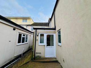 2 Double Bedrooms-Terraced home - 7