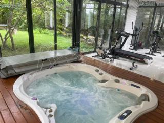 Domaine Spa Perret-Piscine Été-Promo 2 Nuits avec 1H Jacuzzi Offerte ! Giverny à 3Mn-Jardins Monet-Le Vexin-Parc 3Ha-Aire de Jeux Enfants-Ping Pong-Options Breakfast-Dîner-Billard-Sauna-Fitness-Hammam-Château ArtDéco MasterSuite en B&B ou Gîte de Charme - Sainte-Geneviève-lès-Gasny - 4