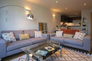 Surrey Hills Escape: Riverside Walks & Quick Links - 9