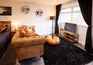 A Stylish & Welcoming Apartment - 4