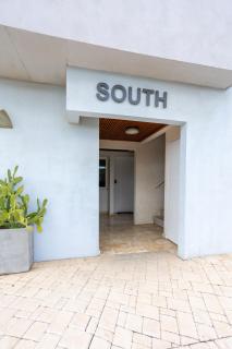 Modern Ground Level, 4 BR condo - Palm-Eagle Beach - 9