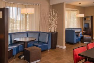 Courtyard by Marriott North Charleston Airport Coliseum - Charleston - 2