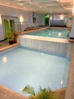 2 BR 2 Bath Condo with Netflix and Karaoke near MRT EDSA - Manila - 6