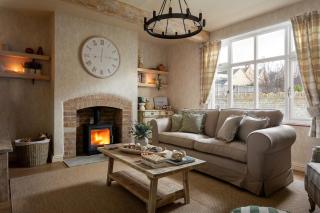 Broadway Country Chic Cottage - 8