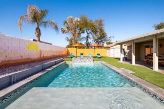 Spacious Yard, Sparkling Pool & Spa, Firepit, 9beds! - 9