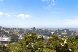 Stylish urban oasis with balcony and street views - 6