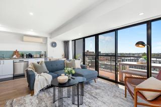 City Chic, Elegant 2BR apt with free parking - Perth - 0