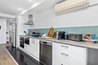 City Chic, Elegant 2BR apt with free parking - Perth - 6