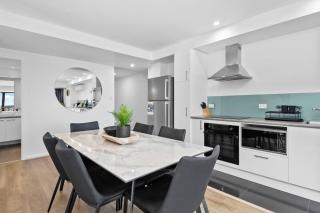 City Chic, Elegant 2BR apt with free parking - Perth - 5