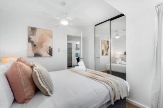 City Chic, Elegant 2BR apt with free parking - Perth - 4