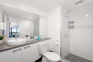 City Chic, Elegant 2BR apt with free parking - Perth - 2