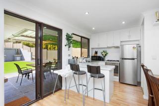 Incredible family home in the heart of Beldon - Perth - 6