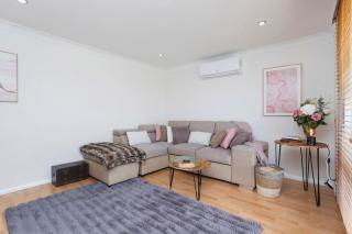 Incredible family home in the heart of Beldon - Perth - 4