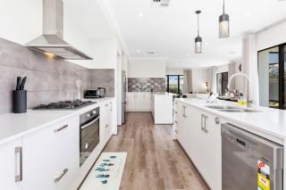 A wonderful life in the heart of Treeby - 9