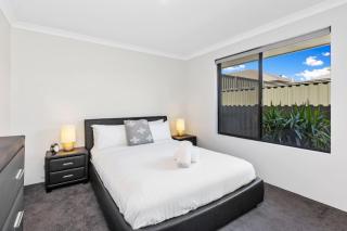 A wonderful life in the heart of Treeby - 1